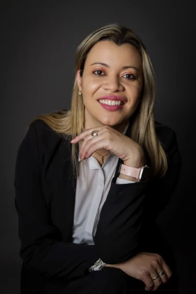 Dra. Thaís Servelo